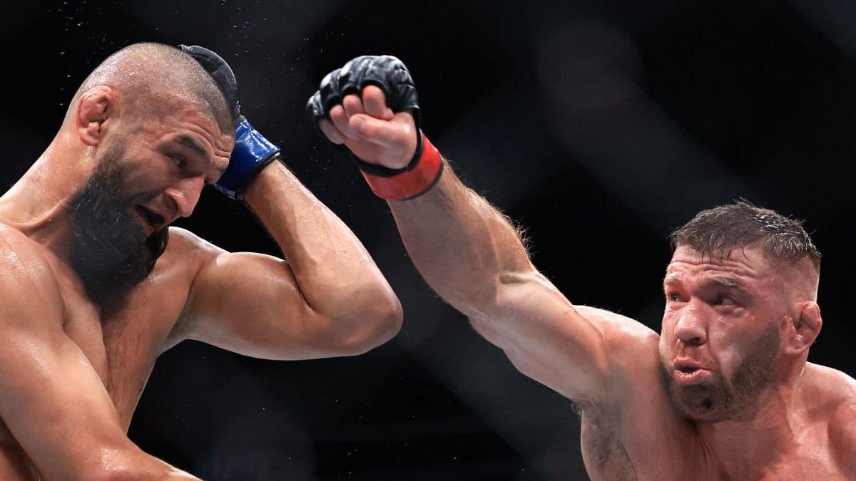 Кто забрал деньги и славу на UFC 319? Бонусы вечера раскрыты