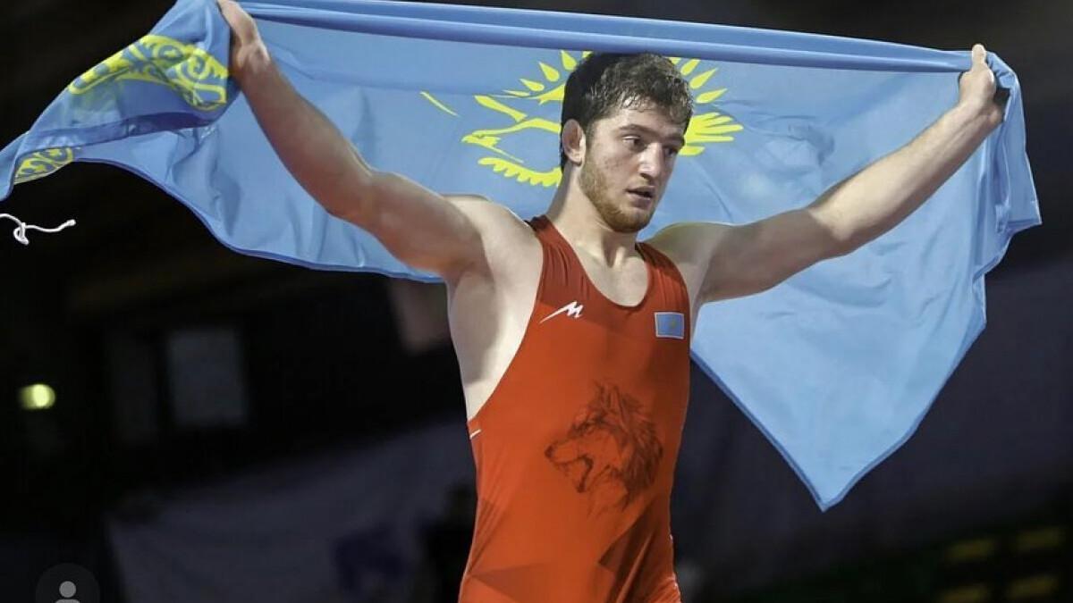 Один балл до мечты: Казахстанский борец уступил золото Узбекистану на чемпионате мира