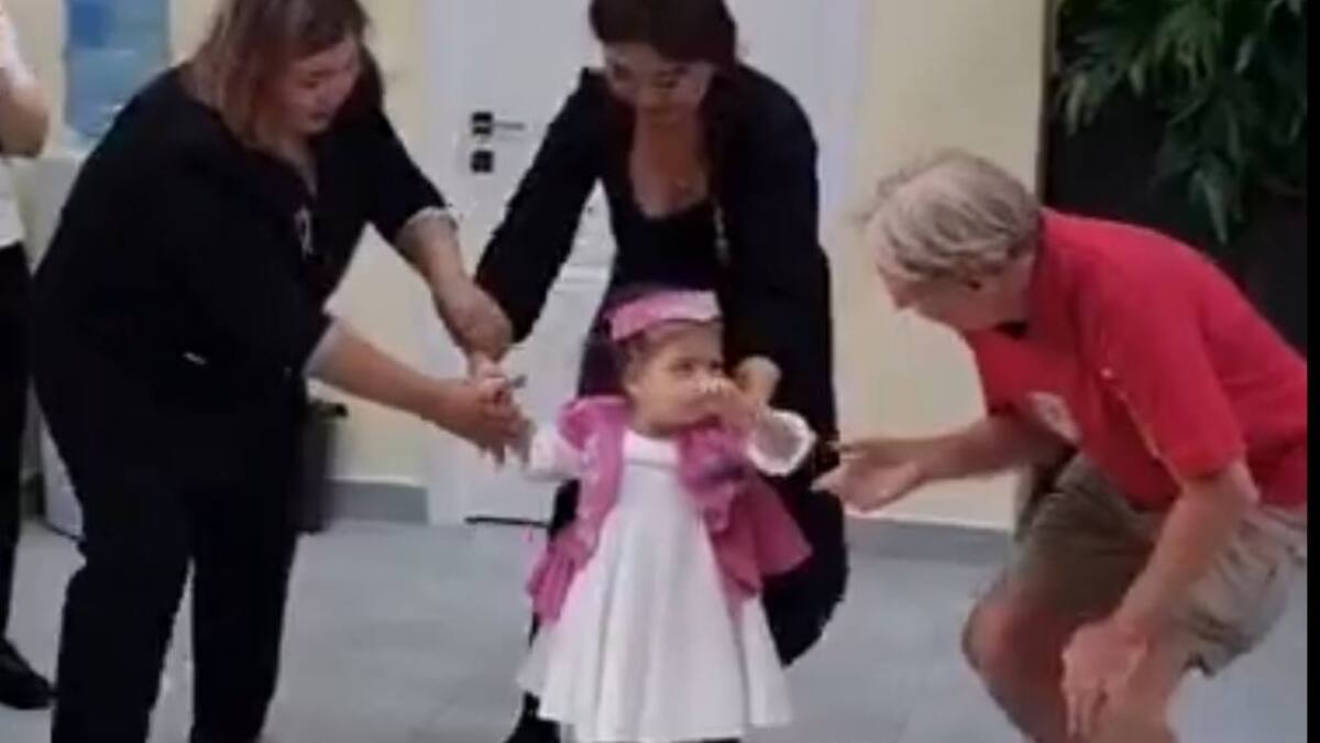 Видео. Уэльс увез победу, но оставил в Астане добрую память: фанаты провели казахский обряд