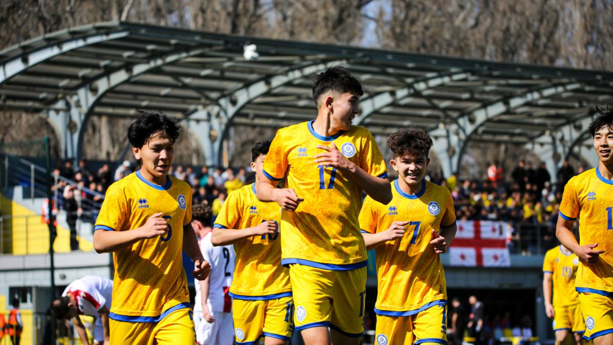 Юношеская сборная Казахстана U-19 по футболу обыграла Шотландию на турнире в Словении
