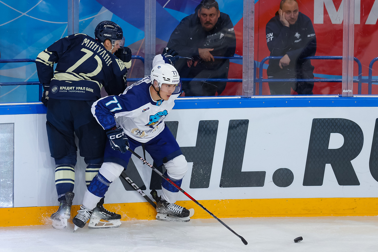 Брюнетка порно бар секс Балмұздақ айқас тігіс үлгісі