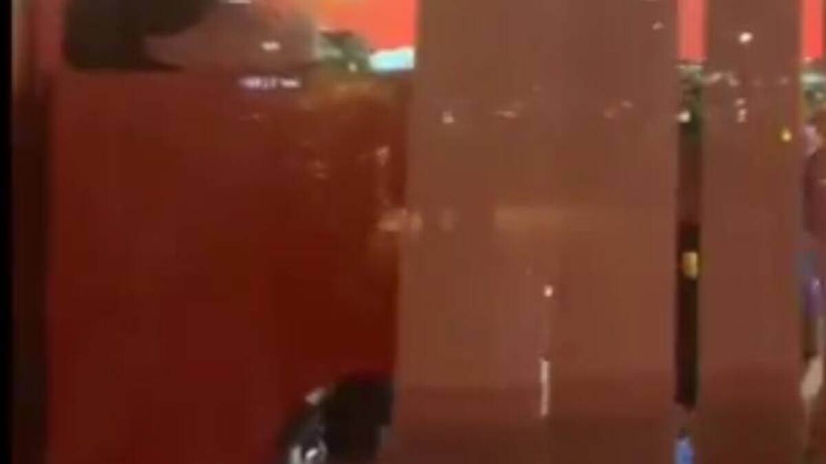 Видео. Подглядели через жалюзи: молодежная сборная Англии в центре скандала в Казахстане
