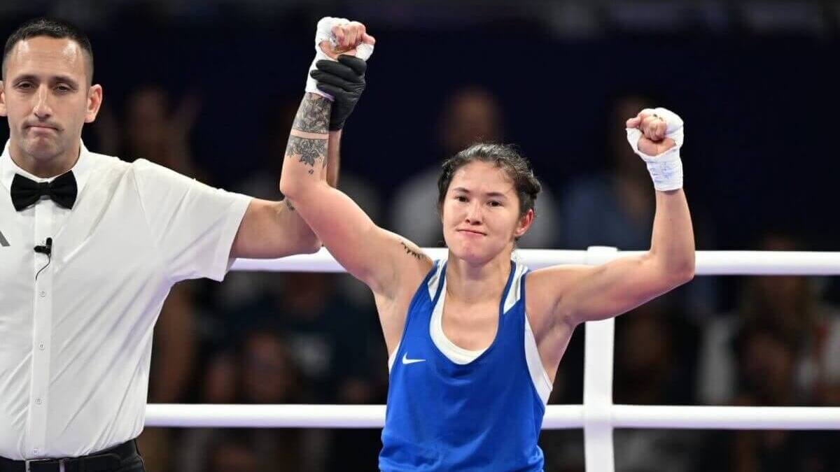 Порно томпақ жопа қысқа бойы Strathmore мен сувари порно кез келген