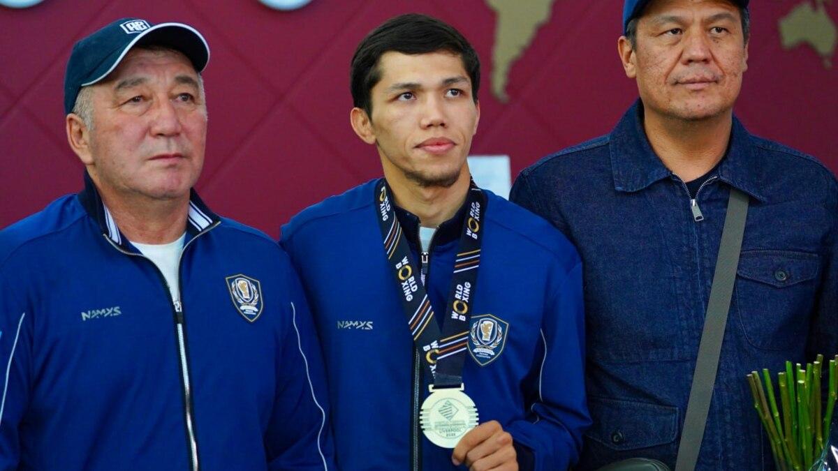 Фото. С триумфом домой: в Астане торжественно встретили чемпионов мира по боксу