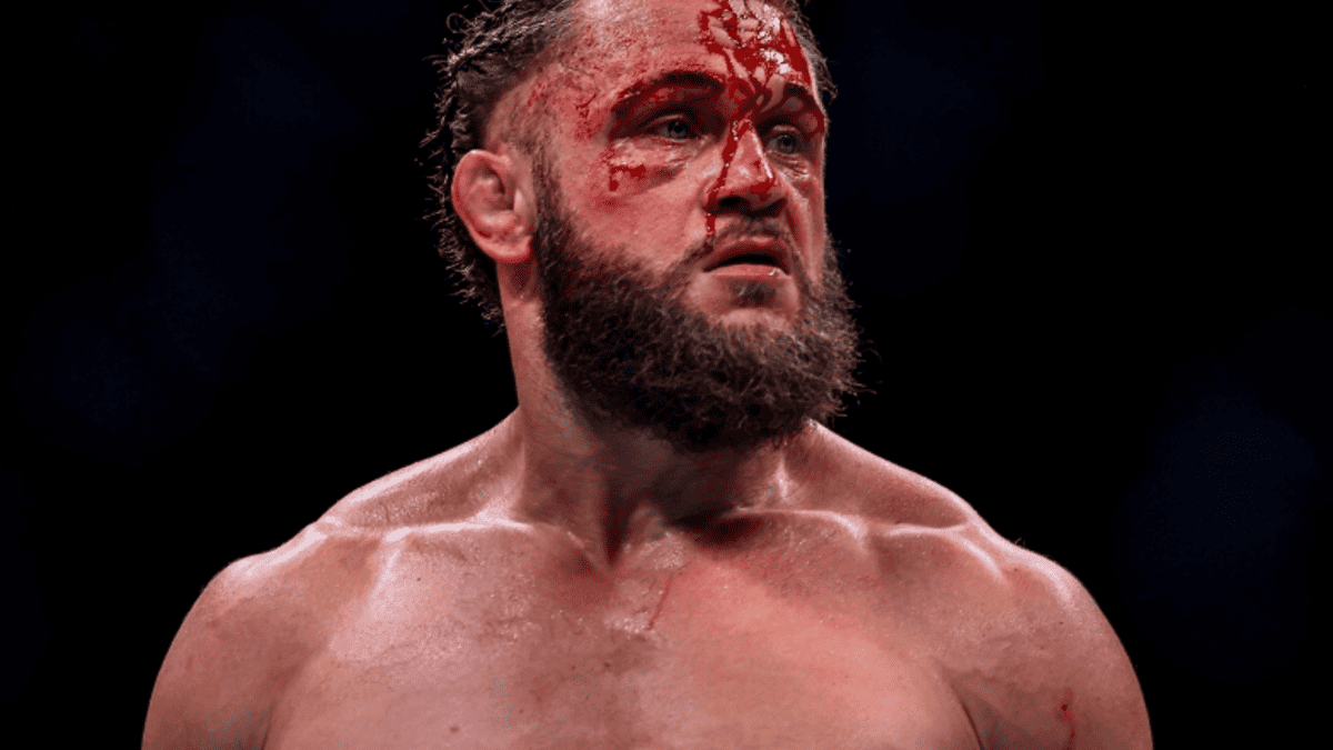 Басты жекпе-жек болмайды: Физиев UFC Fight Night 261 турнирінде Оливейраға қарсы шықпайды