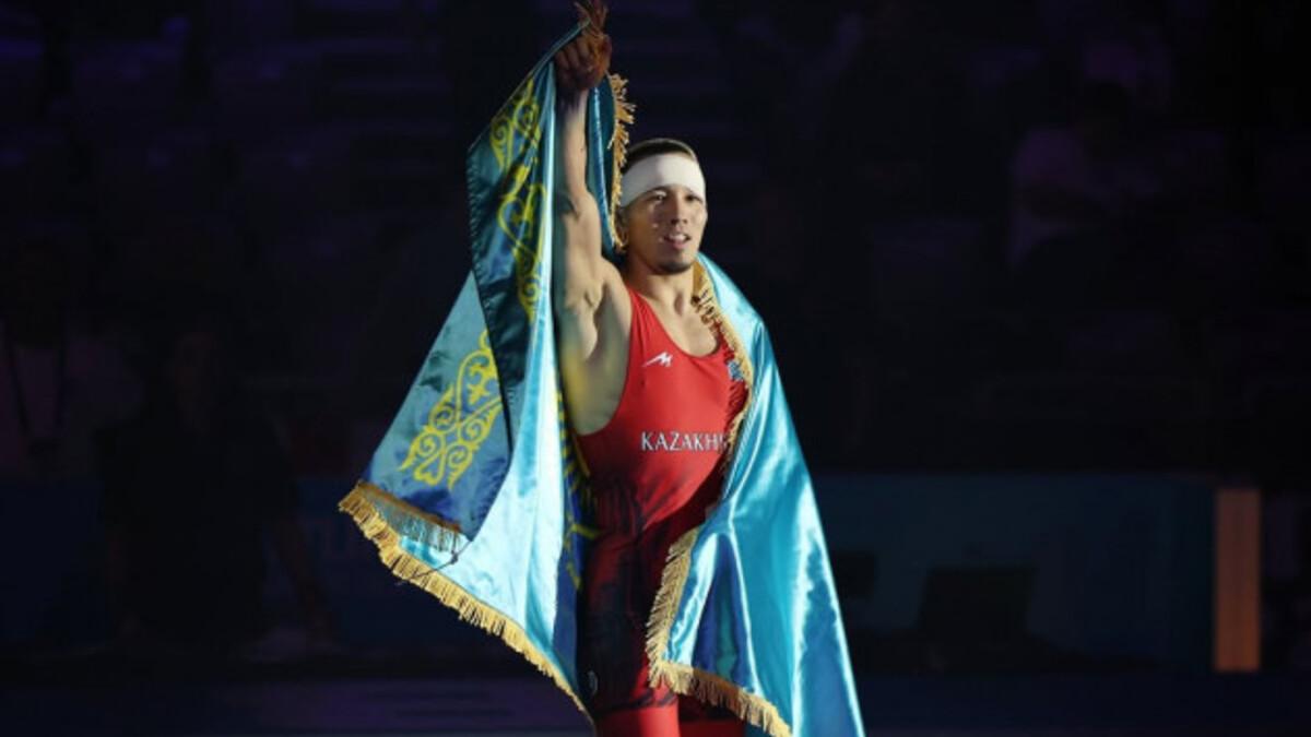 Токаев поздравил Айдоса Султангали с историческим золотом чемпионата мира