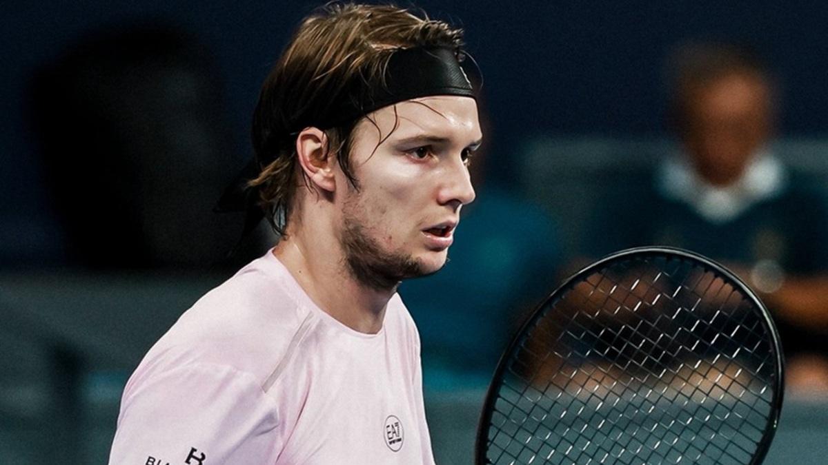 Бублик поднялся на рекордную позицию в рейтинге ATP после победы на турнире в Ханчжоу