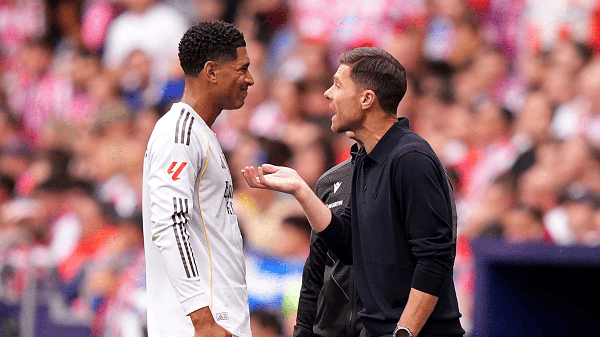 Орманда жалаңаш қыздардың топтары