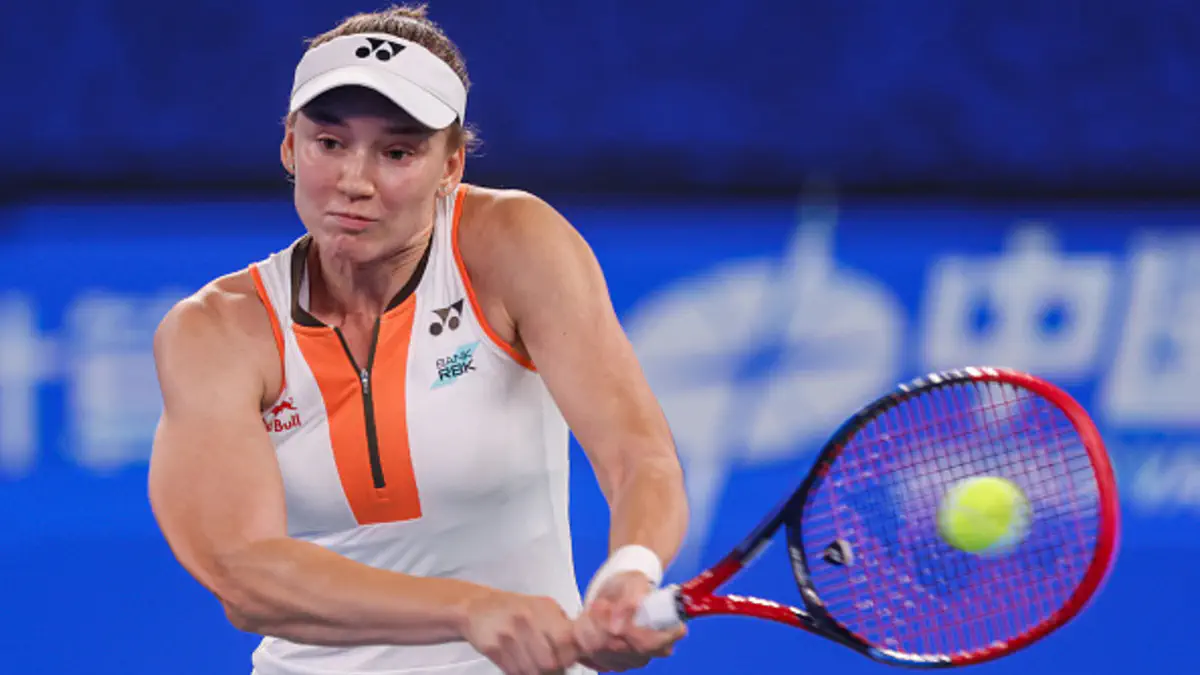 Теннисистка Елена Рыбакина вышла в 1/4 финала «тысячника» в Китае