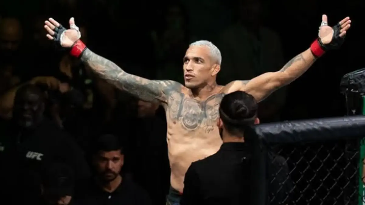 Оливейра удушающим приемом победил  Гамрота на UFC Fight Night 261