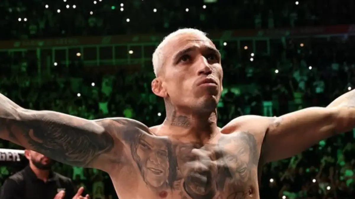 Чарльз Оливейра обошел легенд UFC и вышел на второе место по числу побед 