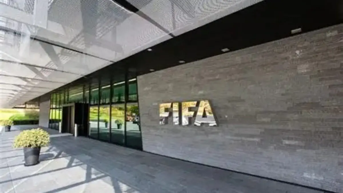 ФИФА против «экспорта» футбола: запретят ли матчи за границей?