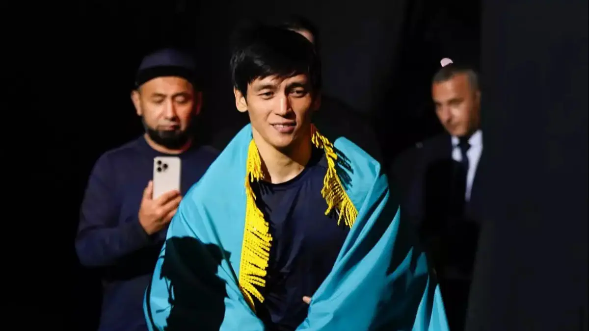Казахстанский боец Азат Максум потерпел фиаско перед UFC 321