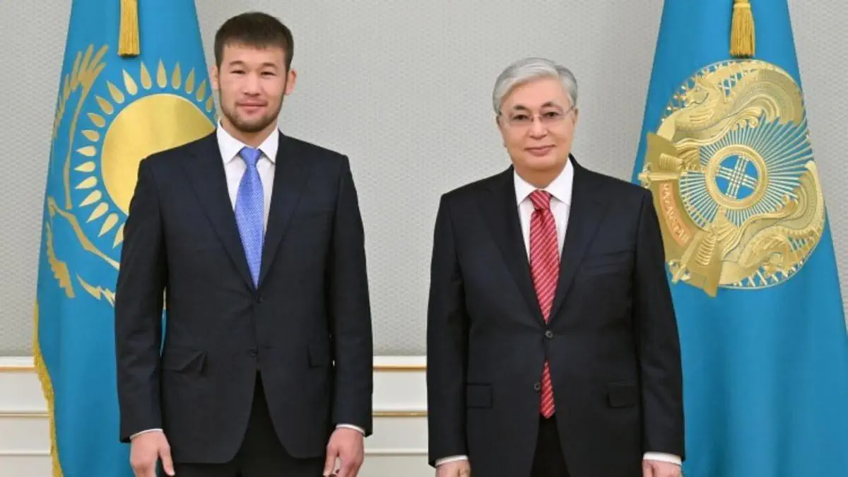 Касым-Жомарт Токаев наградил Шавката Рахмонова орденом «Барыс» II степени