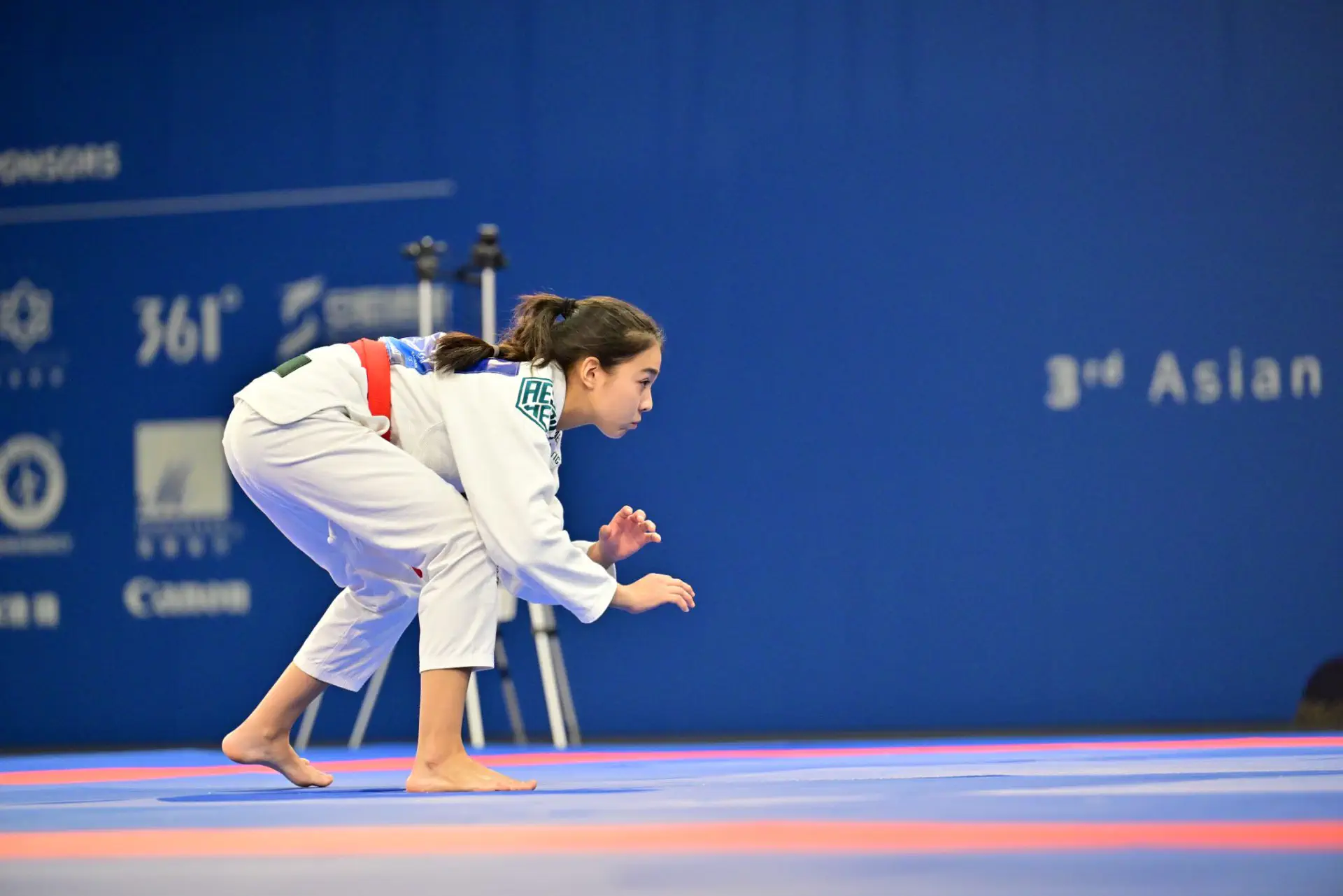 Ақ разрядпен әйел оргазмын қараңыз