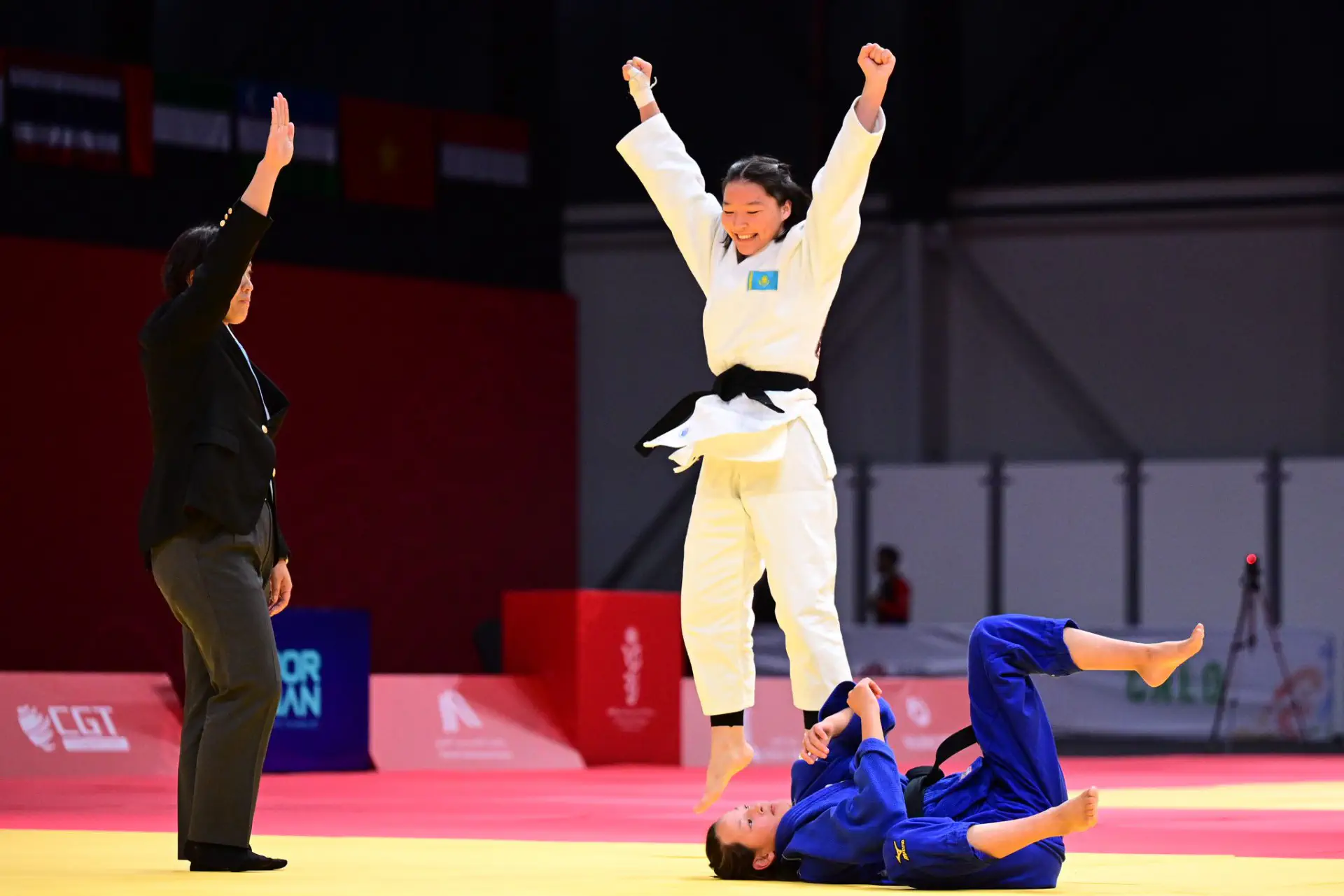 Тіпті жеке порно Wiki мен Юрий сенімді