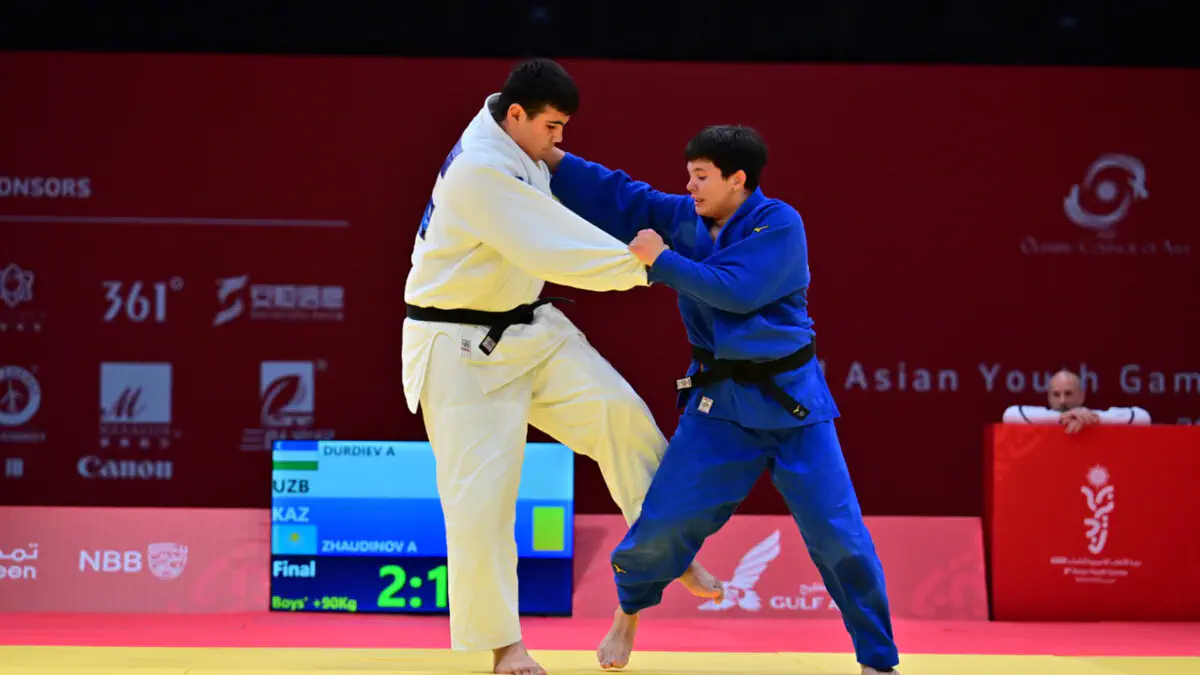 Трусики жоқ жалаңаш қыздар