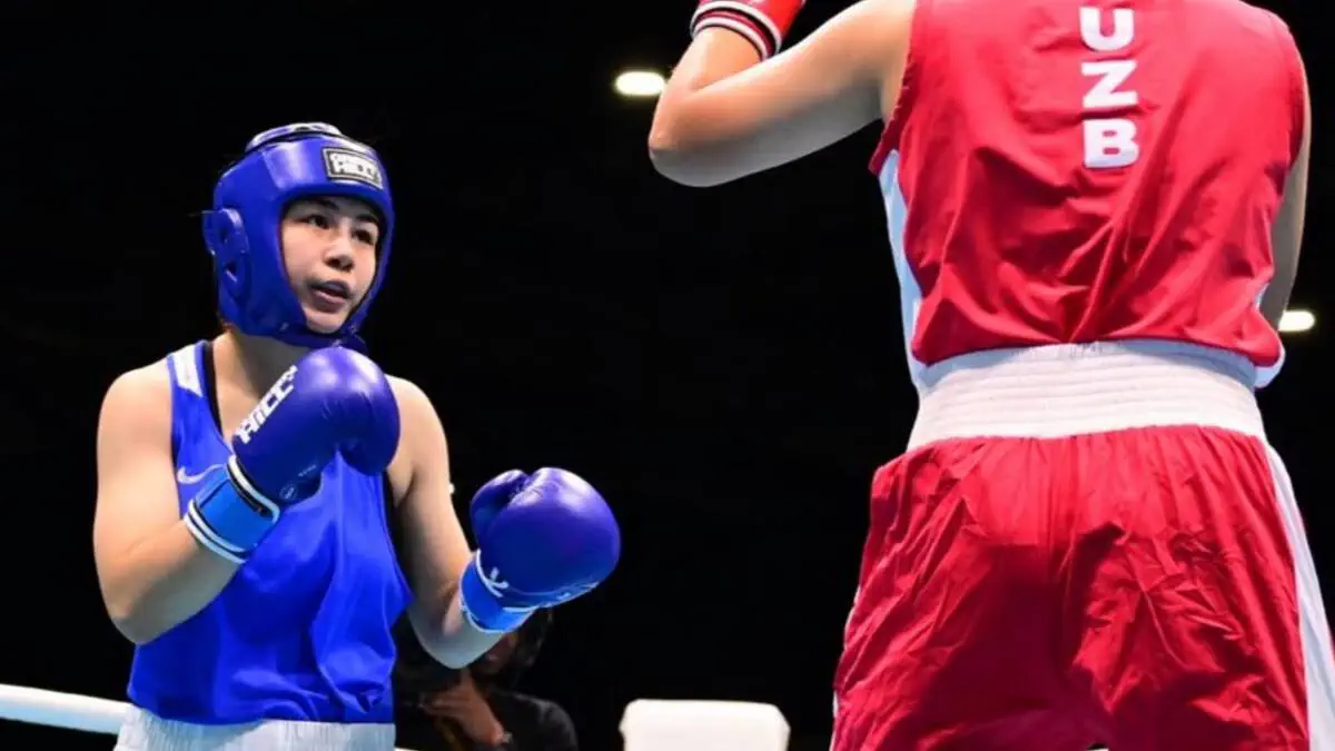 Қыз әжетханадағы бейнекамераны байқаған.