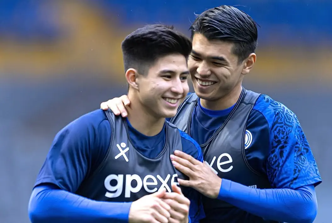 Транни жігіттің аузына салып, келді