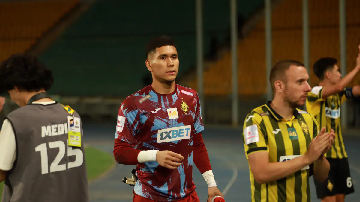 Лоло Ферраридің үлкен сиськилері Жаттықтырушы фотосы бар порно