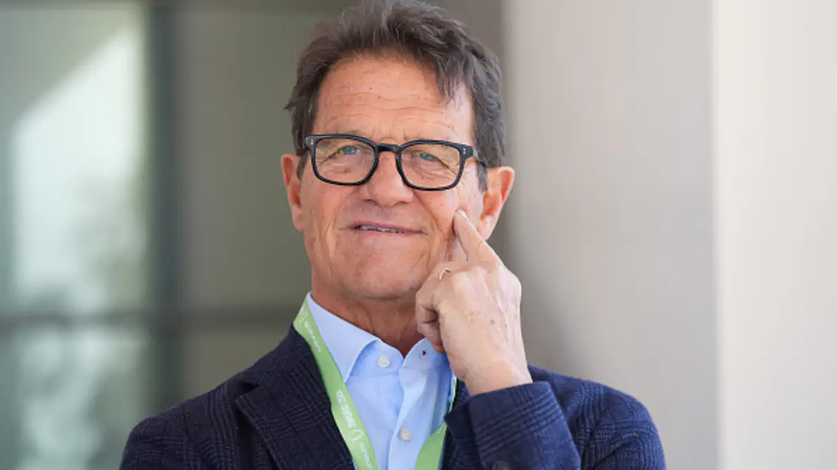 Шұлықтар мен трусиктердегі юбка астында бейне