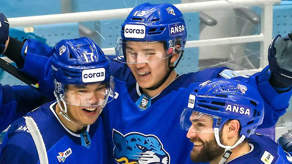 Памми Ли түкті киска шұлықтары Сиенна Уэстпен порнофильмдерді қараңыз