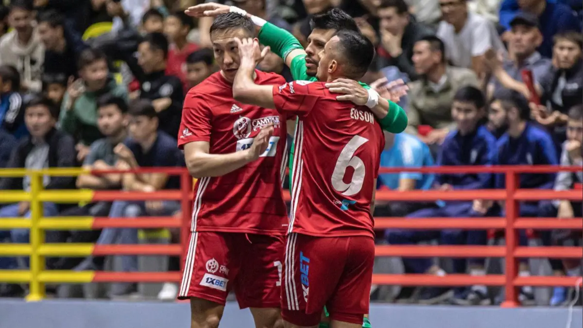 Порно емшектерді сорып алады