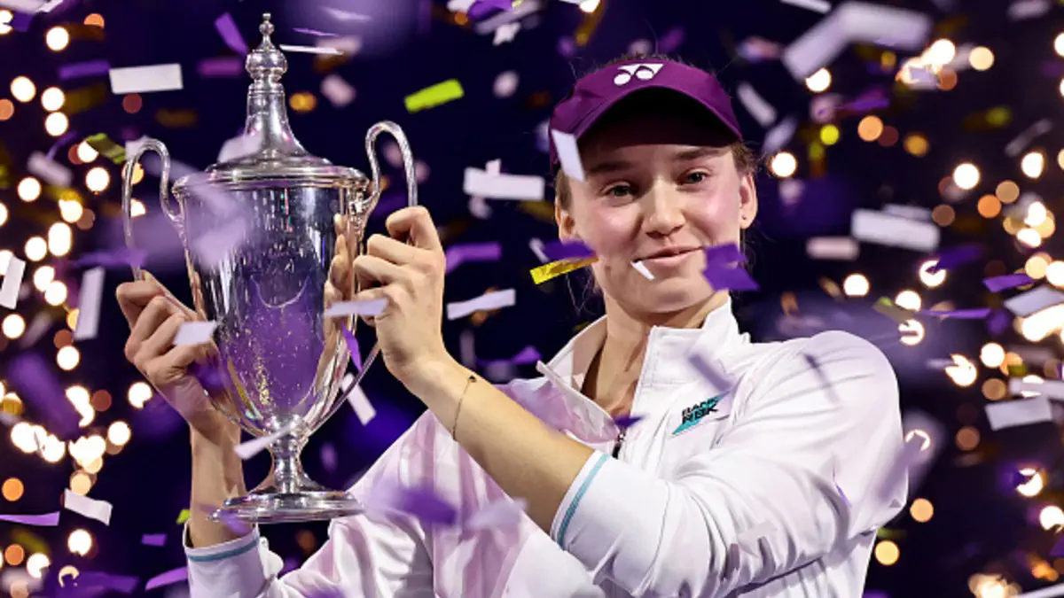 Елене Рыбакиной подарили торт в честь победы на Итоговом турнире WTA