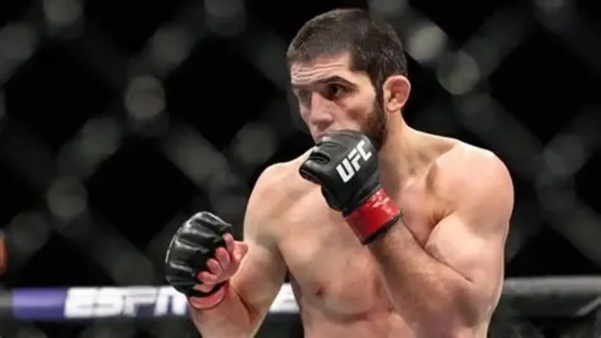 Ислам Махачев UFC жартылай орта салмақтағы титулға кімге қарсы шығатынын жариялады