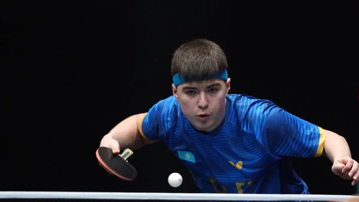 Алан Курмангалиев стартовал с победы на молодежном чемпионате мира по настольному теннису