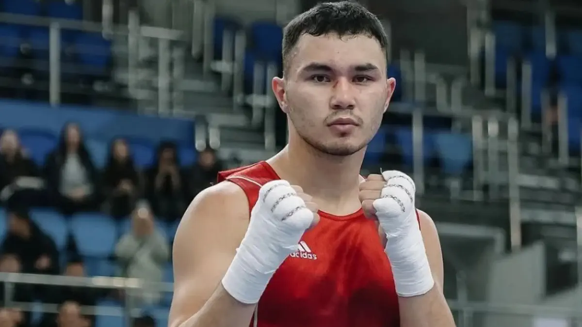 Титулованный казахстанский боксер провел первый бой на чемпионате мира по боксу 