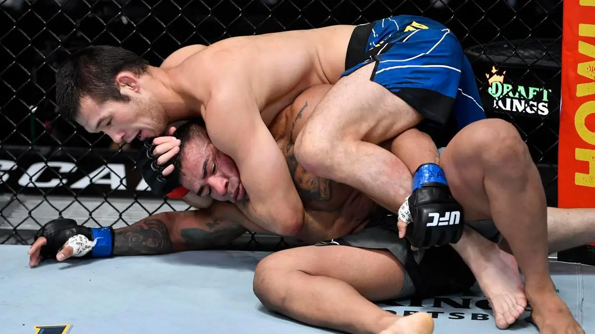 «Хочу титул - значит, нужен Шавкат». Экс-чемпион UFC обозначил план возвращения