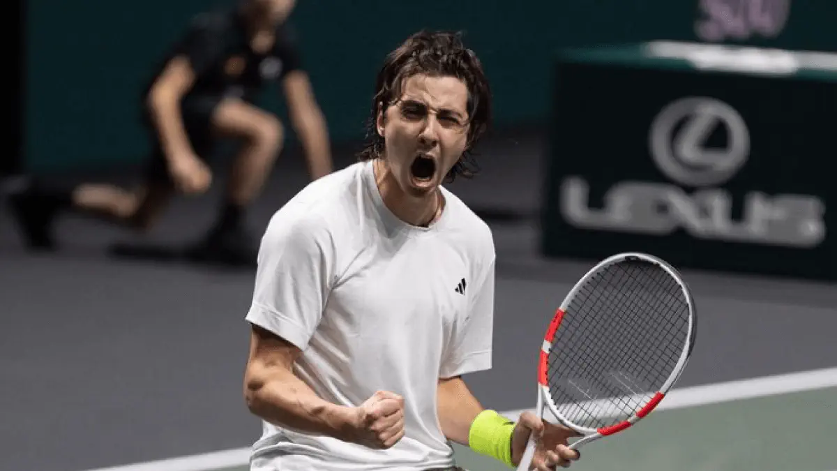 Шевченко вышел в четвертьфинал турнира ATP в Аделаиде