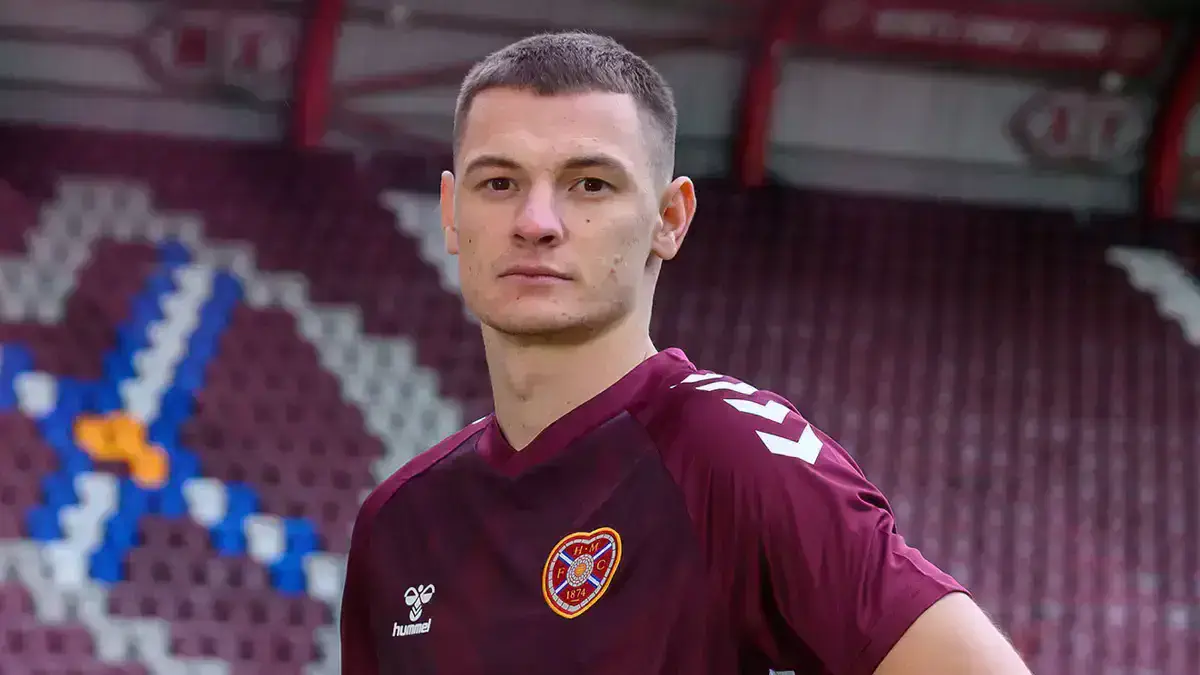 Чесноков снова попал в заявку «Хартса» на матч Премьершипа