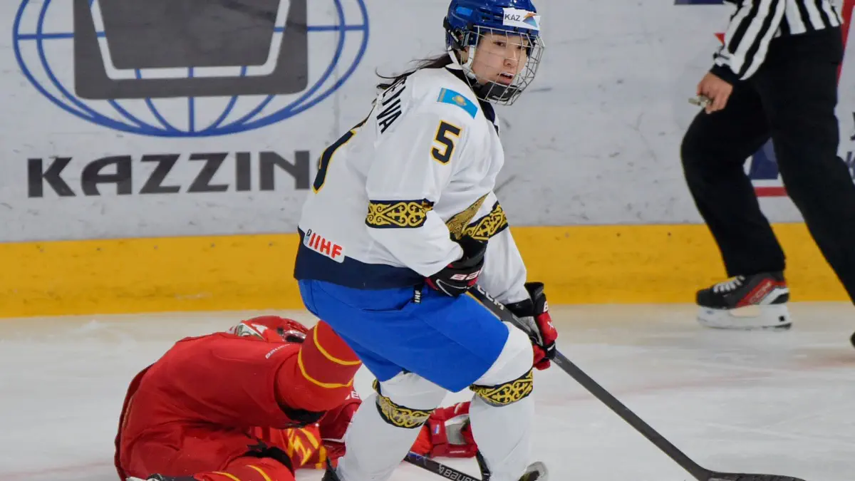 Женская сборная Казахстана U-18 отправилась на чемпионат мира