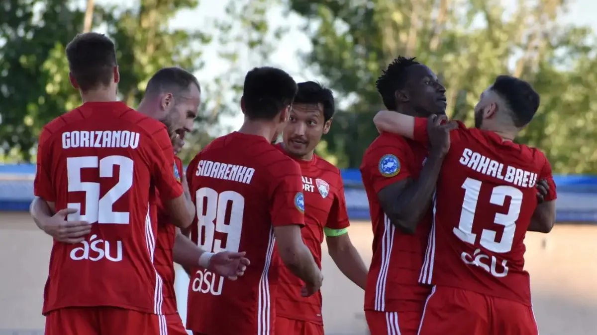 Давление фанатов сработало. «Кайсар» срочно вернул старую эмблему
