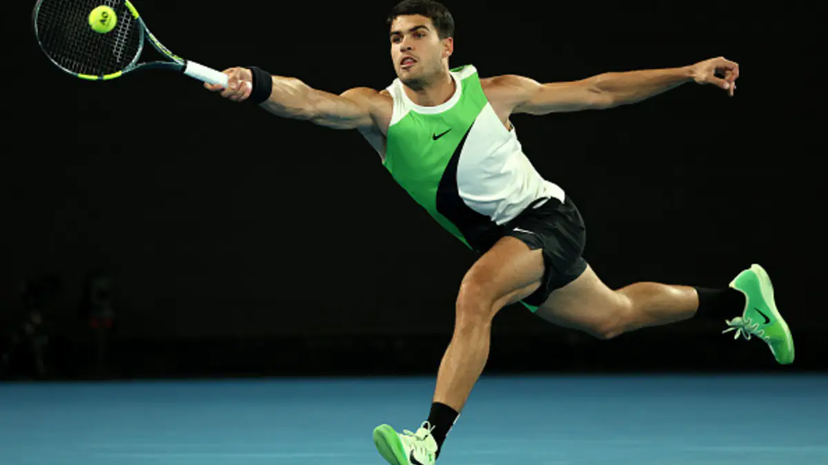 Алькарас стартовал на Australian Open. Как сыграл конкурент Бублика?
