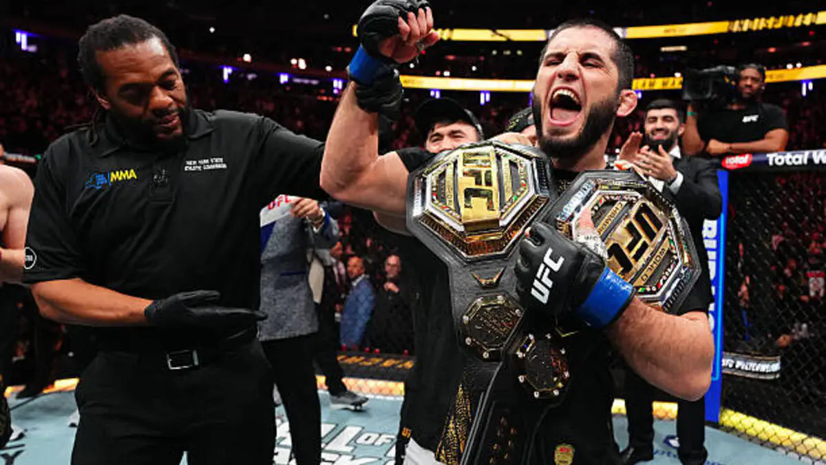 Махачев получил награду UFC за лучший сабмишен 2025 года