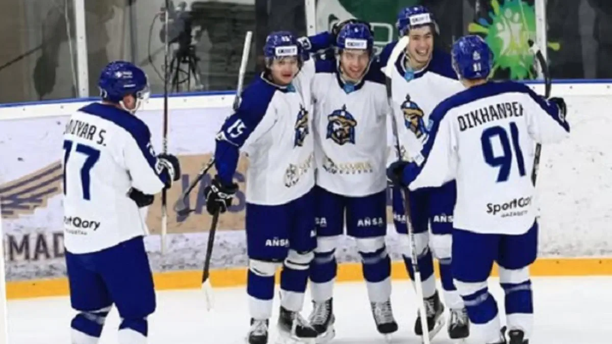 Эпичным разгромом закончился матч чемпионата Казахстана по хоккею