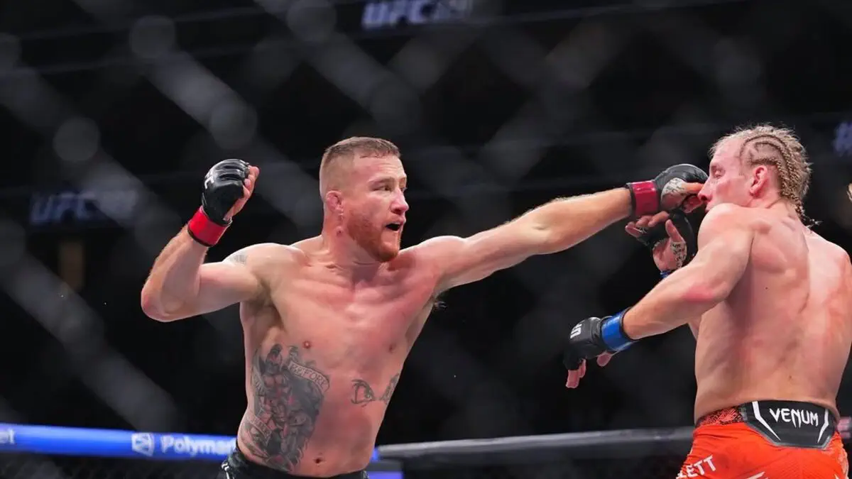 Видео. Пять раундов войны в Вегасе: Гэтжи забрал временный пояс UFC