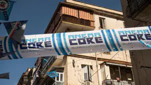 Жесть. Фанаты «Наполи» напали на приезжих с «Челси» с ножом