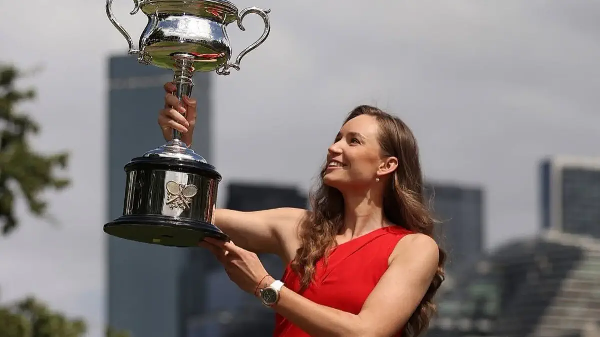 Видео. «Это дает мне силы»: Рыбакина обратилась к фанатам после победы в Мельбурне
