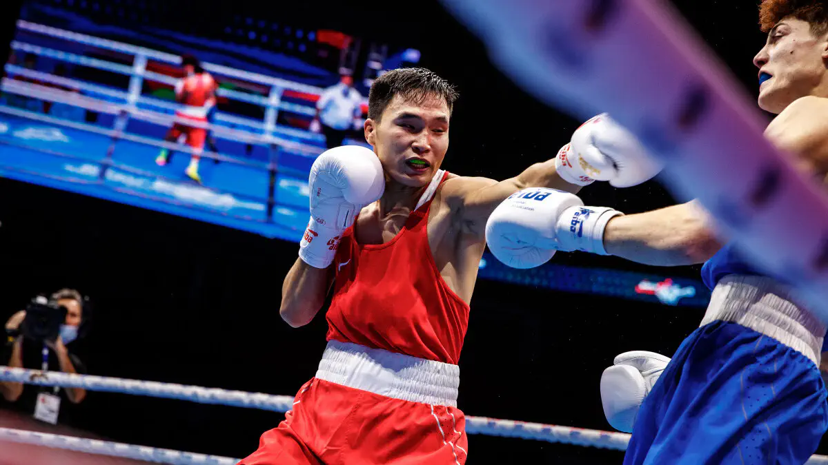Неприятный старт в Испании. Чемпион Казахстана выбыл из турнира Boxam Elite