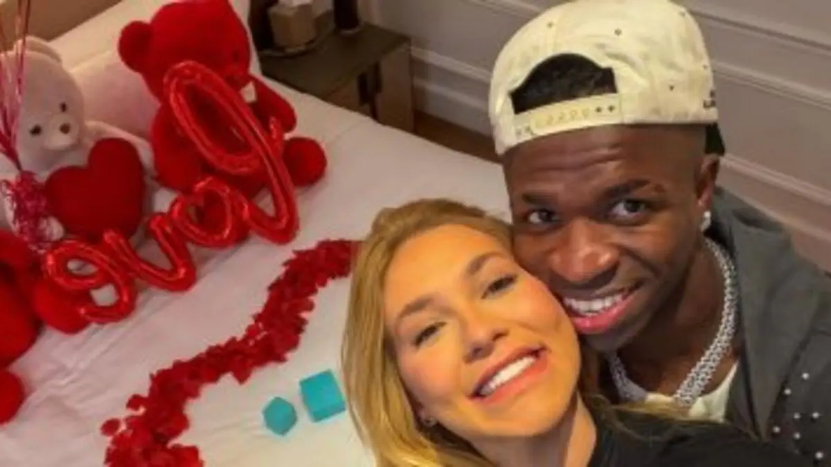 Фото. Чокер с именем любимого. Многодетная мать взорвала соцсети «горячими» фото в поддержку Винисиуса