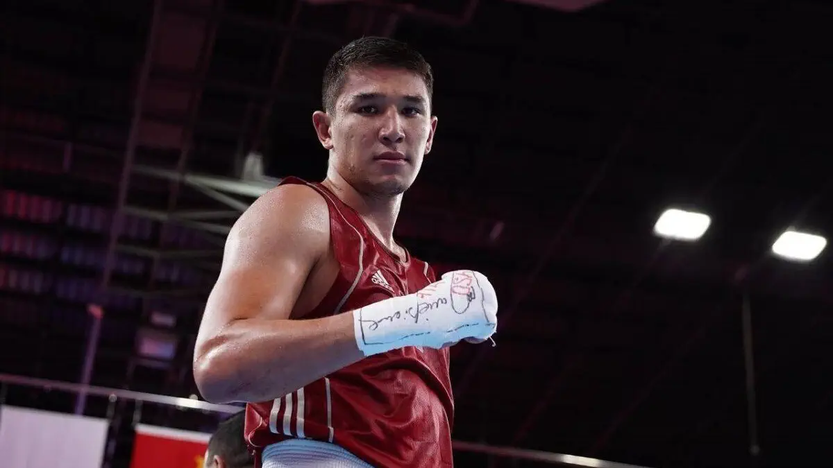 Нокдаун и без вариантов. Казахстанский тяжеловес ворвался в финал Boxam Elite
