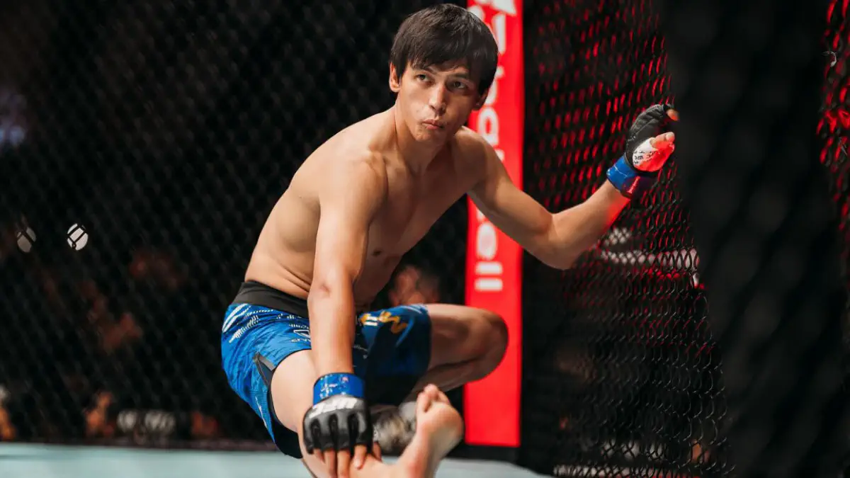 Бывший боец UFC из Казахстана не смог одолеть узбекского соперника в Ташкенте