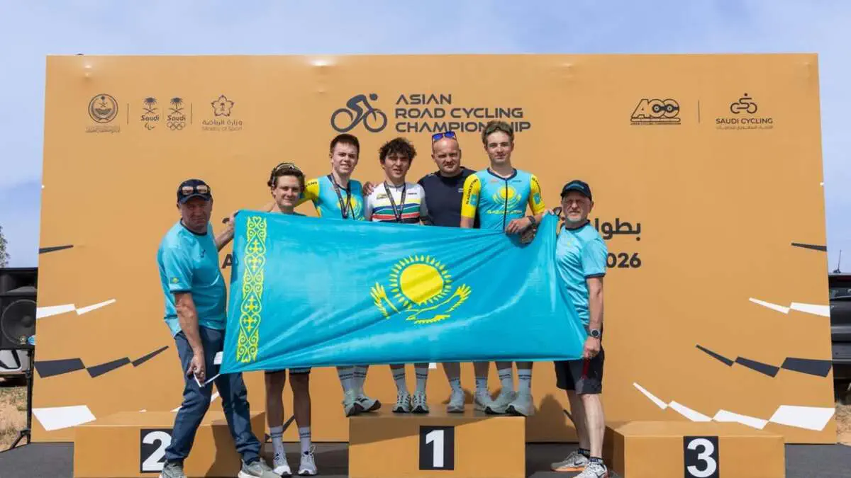 Казахстан оформил золото и серебро в одной гонке на чемпионате Азии по велоспорту 