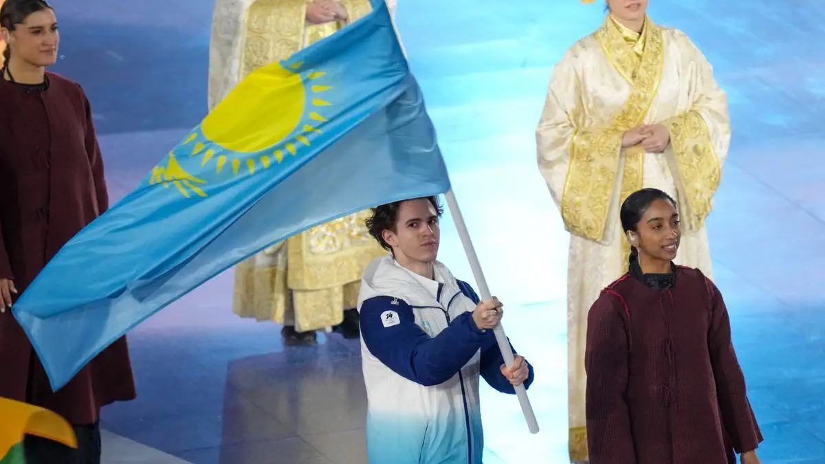 Шайдоров снова с подарком. Олимпийскому чемпиону вручили еще одну квартиру