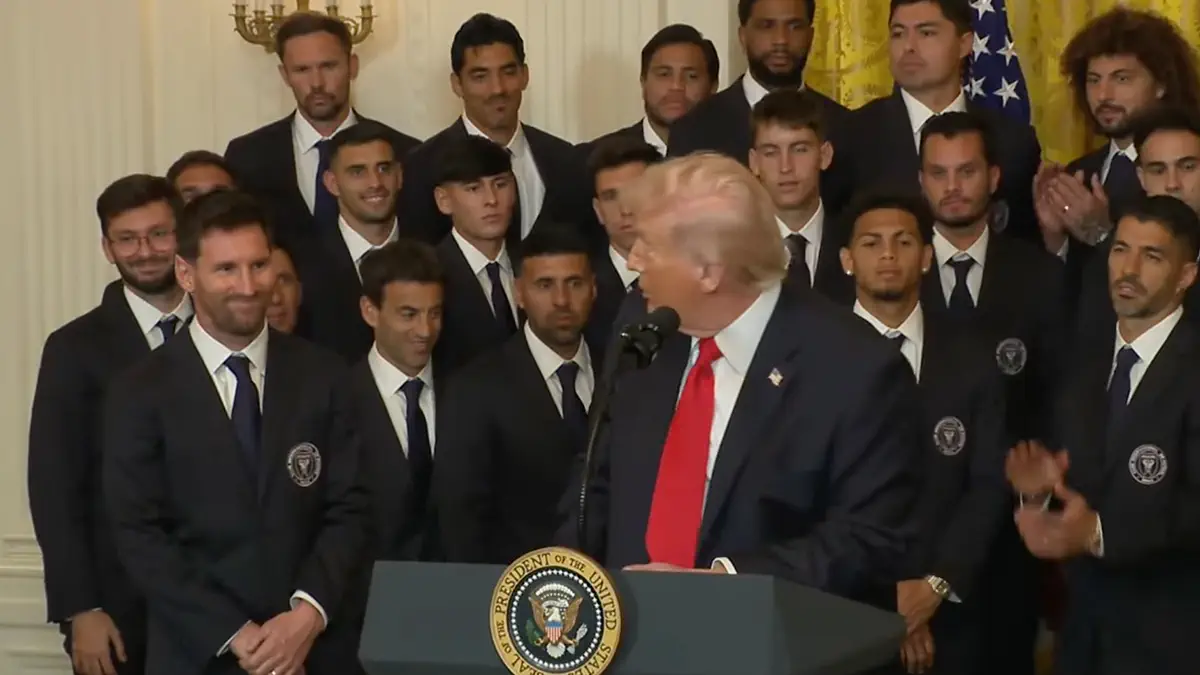 «Большой фанат Месси и Роналду»: Трамп принял футболистов «Интер» Майами в Белом доме и обратился к аргентинцу