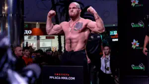 «Не ожидал поворота»: топовый казахстанский боец чуть не разбился в Таиланде